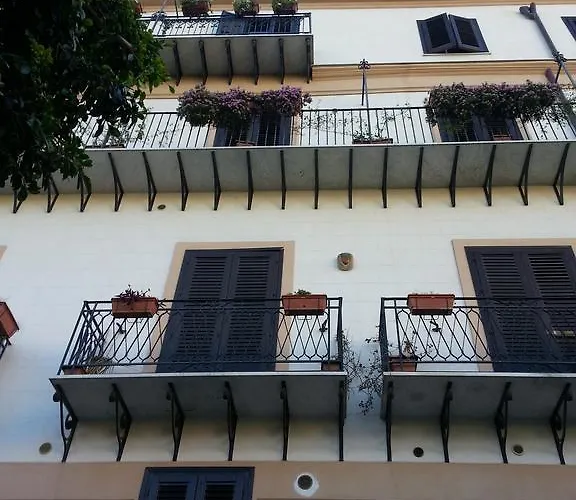 לינה וארוחת בוקר Casa Degli Artisti 4*